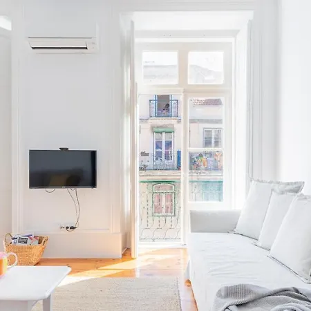 Apartment Plum Guide - Spilt Milk Lisbon