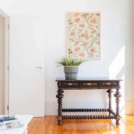 Plum Guide - Spilt Milk Apartment Lisbon